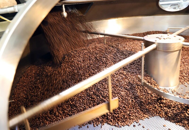 Roasting coffee beans